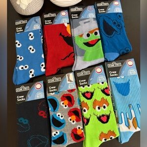 🆕🧦 SESAME STREET LIMITED EDITION 8-PIECE CREW SOCK COLLECTION. BRAND NEW!